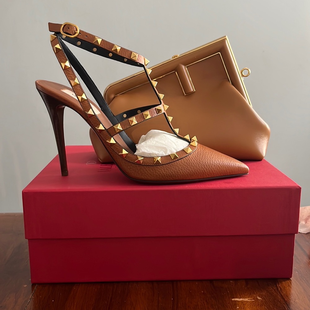 💥BRAND NEW💥 Valentino Rockstud pumps